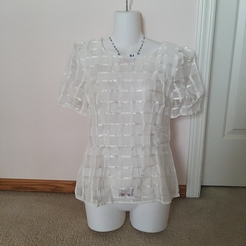 FASHION TOP IN WHITE SIZE S, NEW WITH TAGS